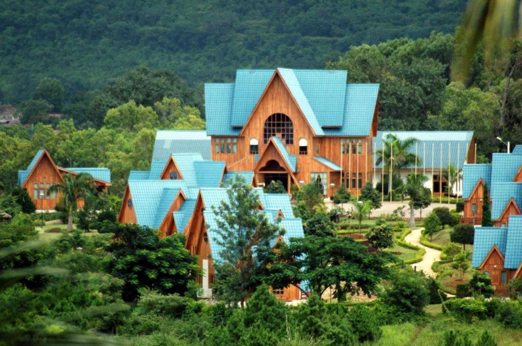 Aye Thar Yar Golf Resort Таунджи Экстерьер фото