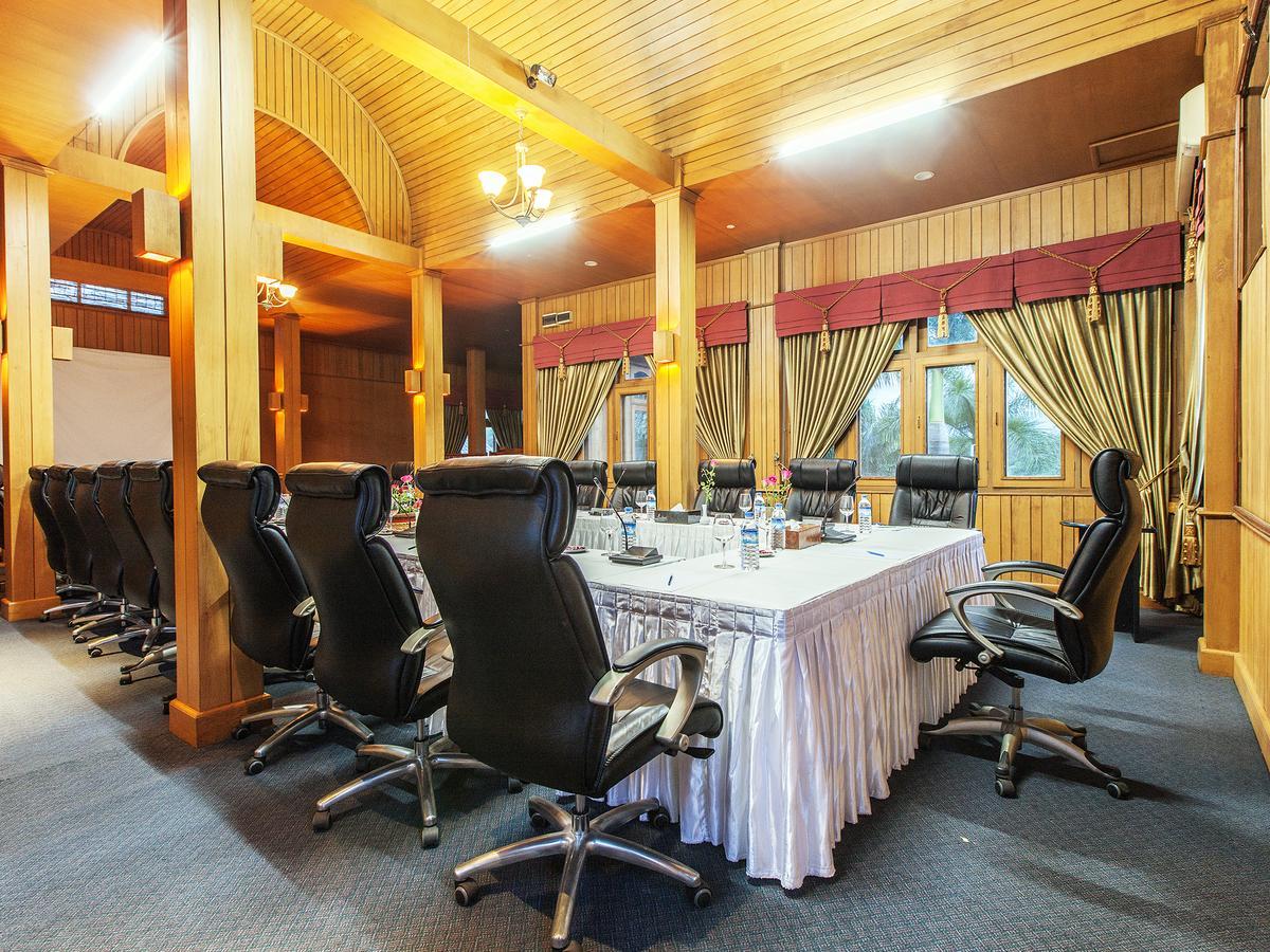 Aye Thar Yar Golf Resort Таунджи Экстерьер фото